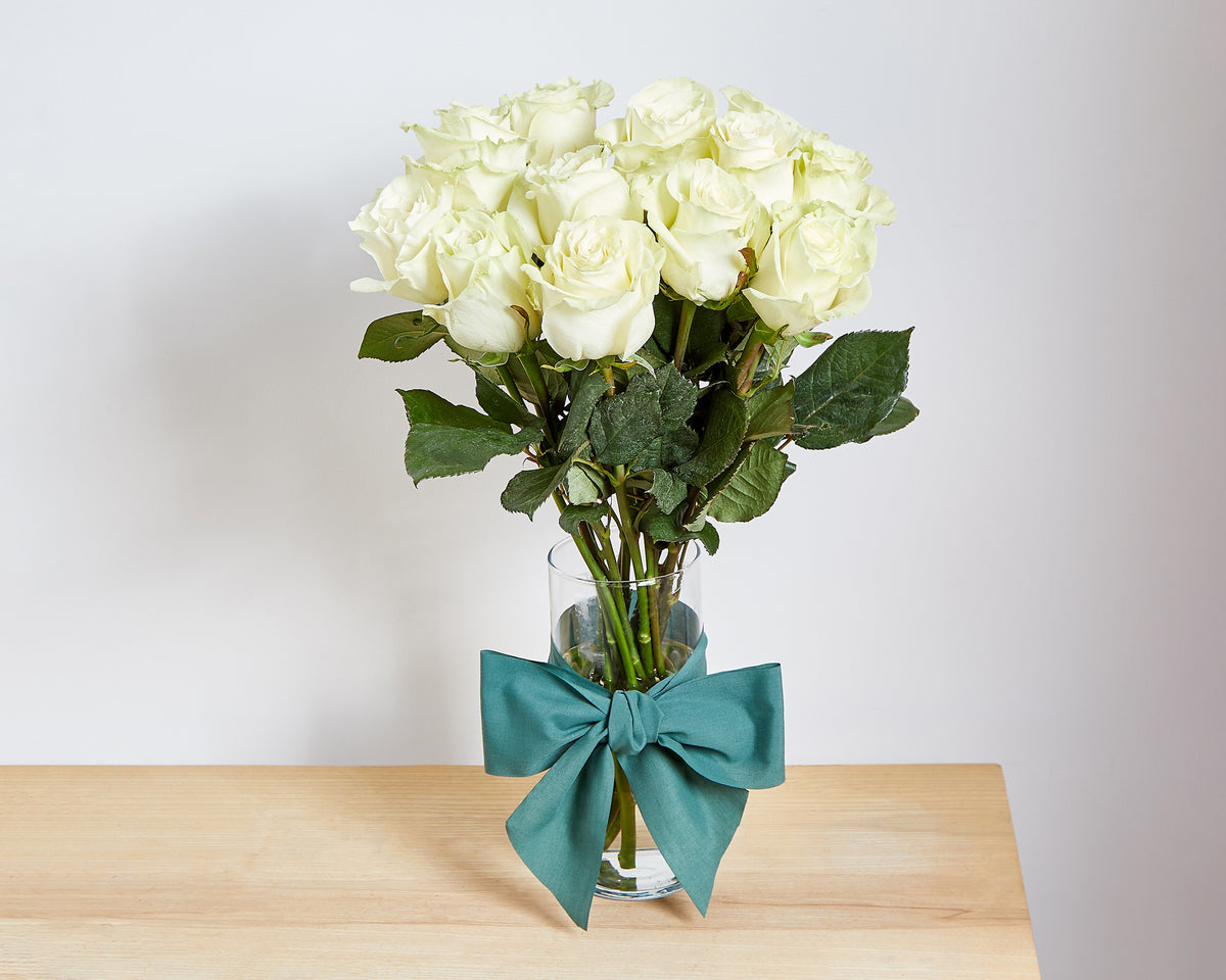 12 White Roses 